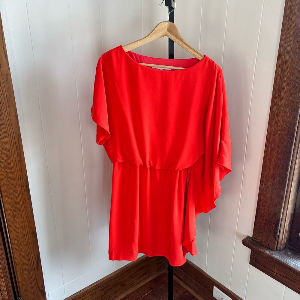 Trina Turk Maison Red Asymmetrical Sleeve Blouson Mini Dress Women’s Medium NWT